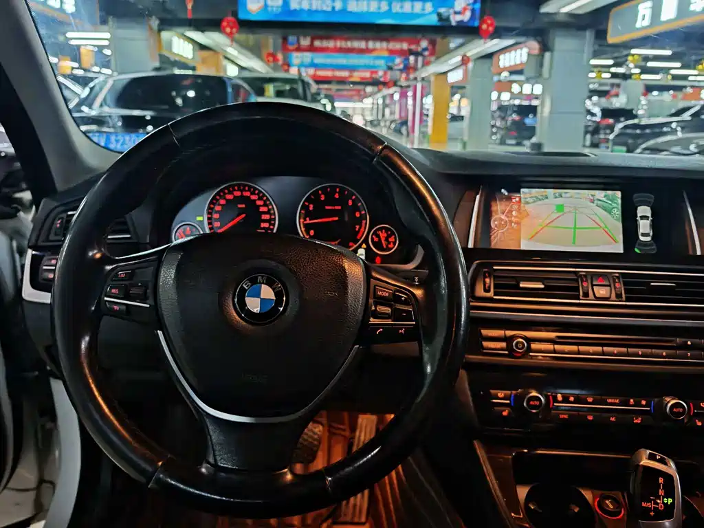 BMW 5 Series — миниатюра 6