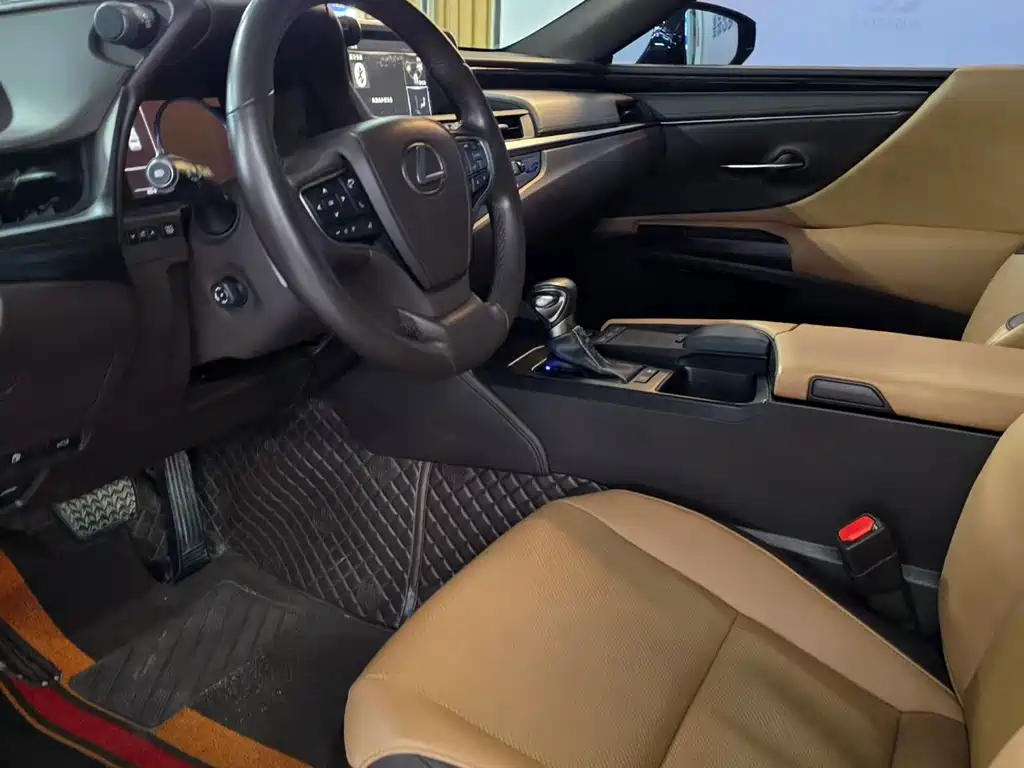 Lexus ES 2018 300h V