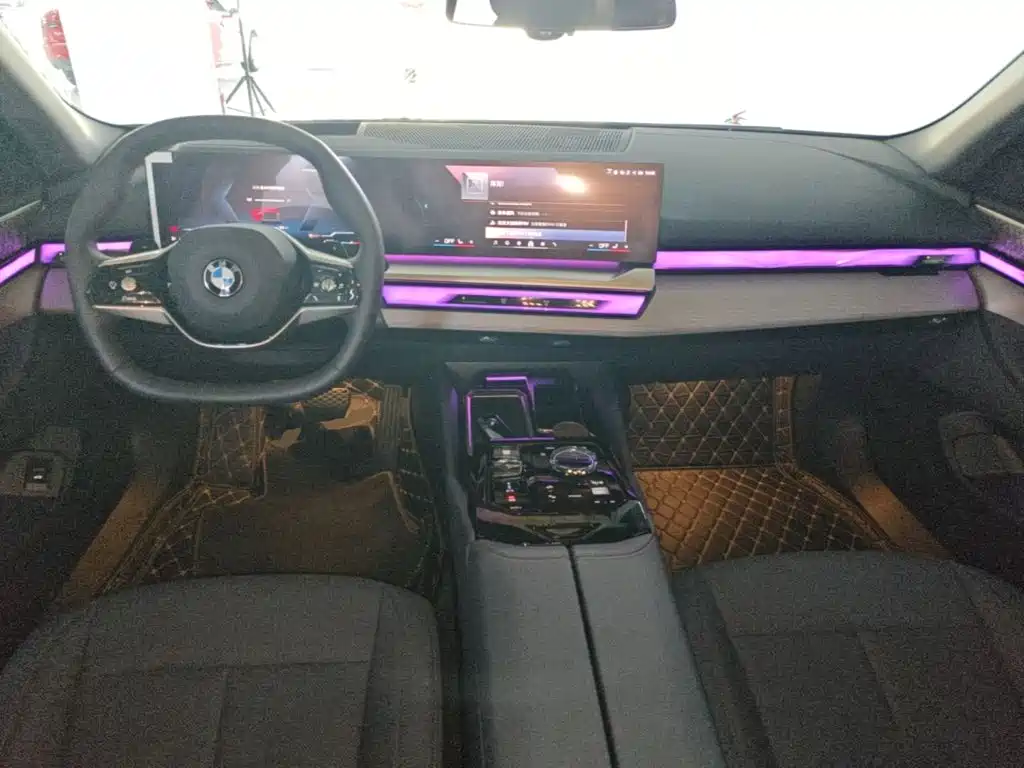 BMW 5 Series — миниатюра 10