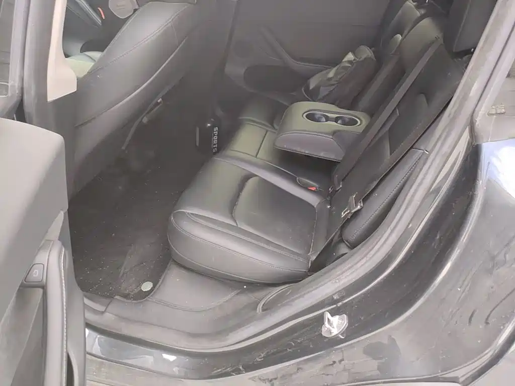 Tesla Model Y — миниатюра 17