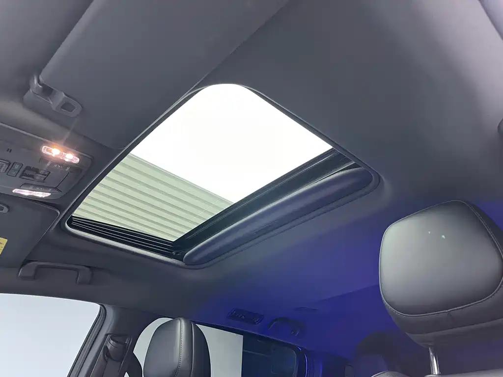 Toyota Granvia — миниатюра 14