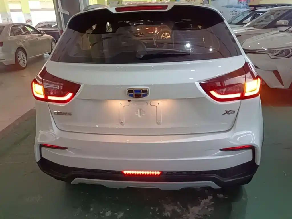 Geely Vision X3 — миниатюра 6