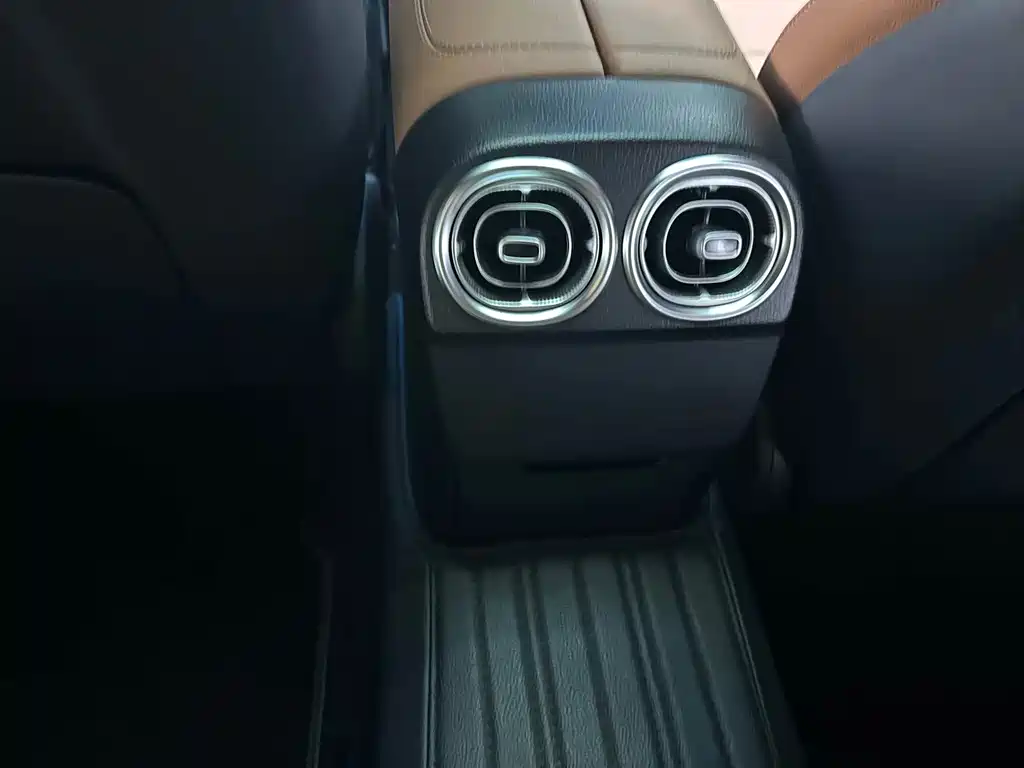 Mercedes-Benz C-Class — миниатюра 9