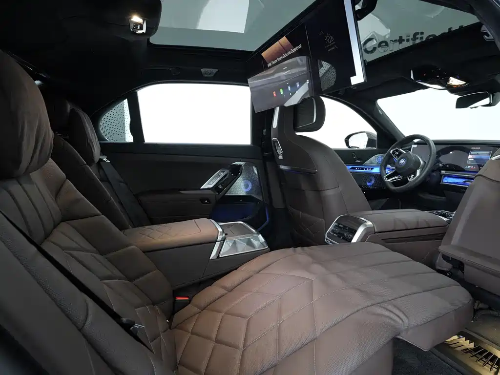 BMW i7 — миниатюра 9