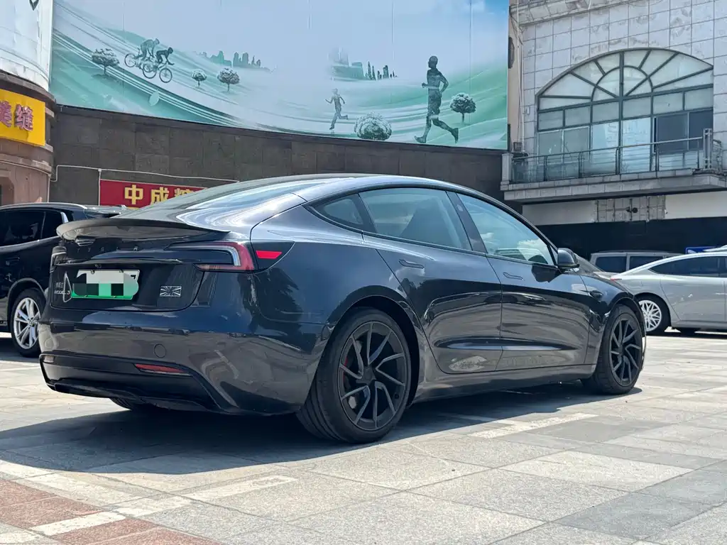 Tesla Model 3 — миниатюра 5
