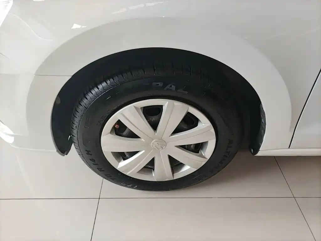 Volkswagen Jetta — миниатюра 23