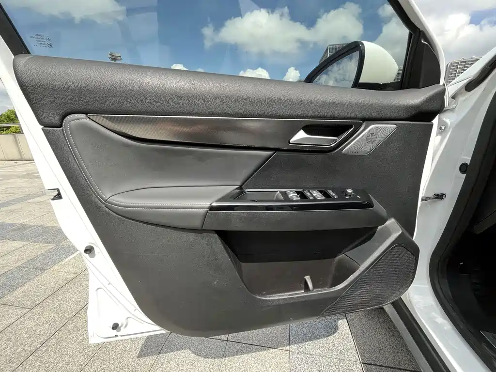 XPeng G3 — миниатюра 9