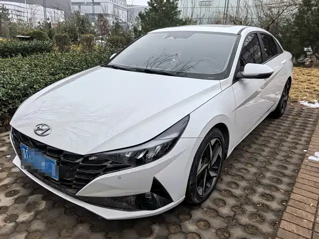 HYUNDAI ELANTRA