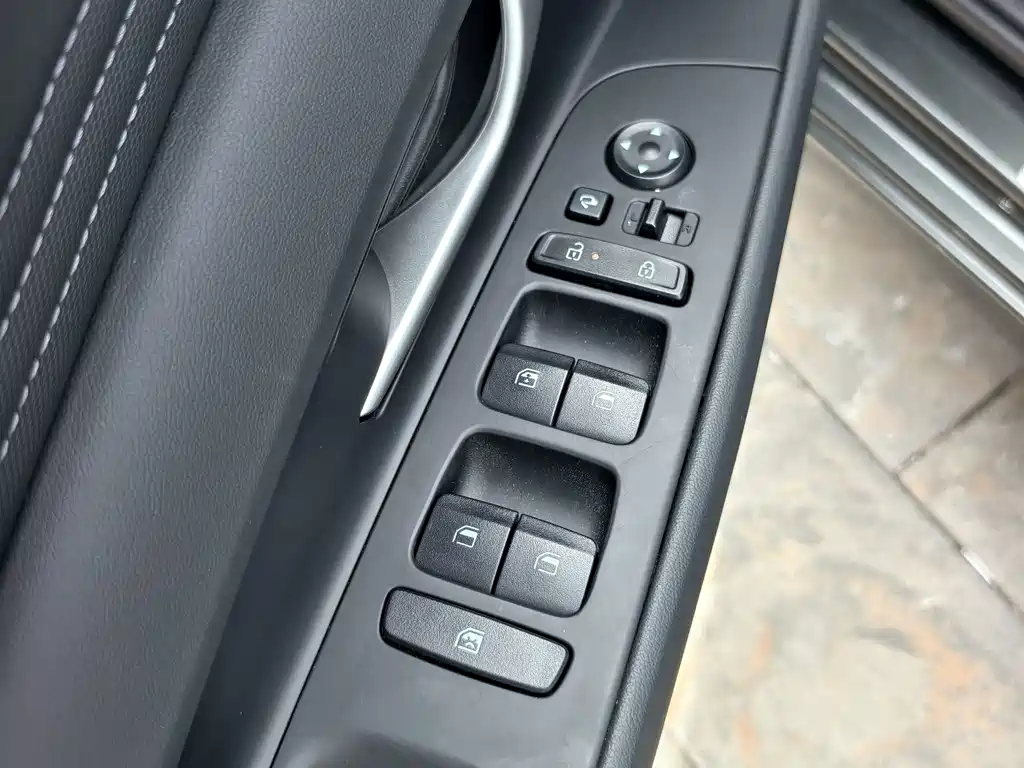 Hyundai Elantra — миниатюра 11