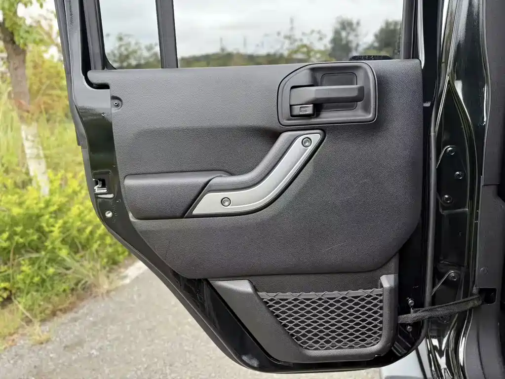 Jeep Wrangler — миниатюра 18