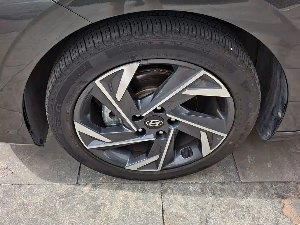 Hyundai Elantra — миниатюра 10
