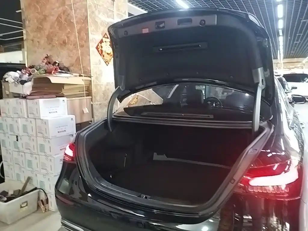 Mercedes-Benz E-Class — миниатюра 19