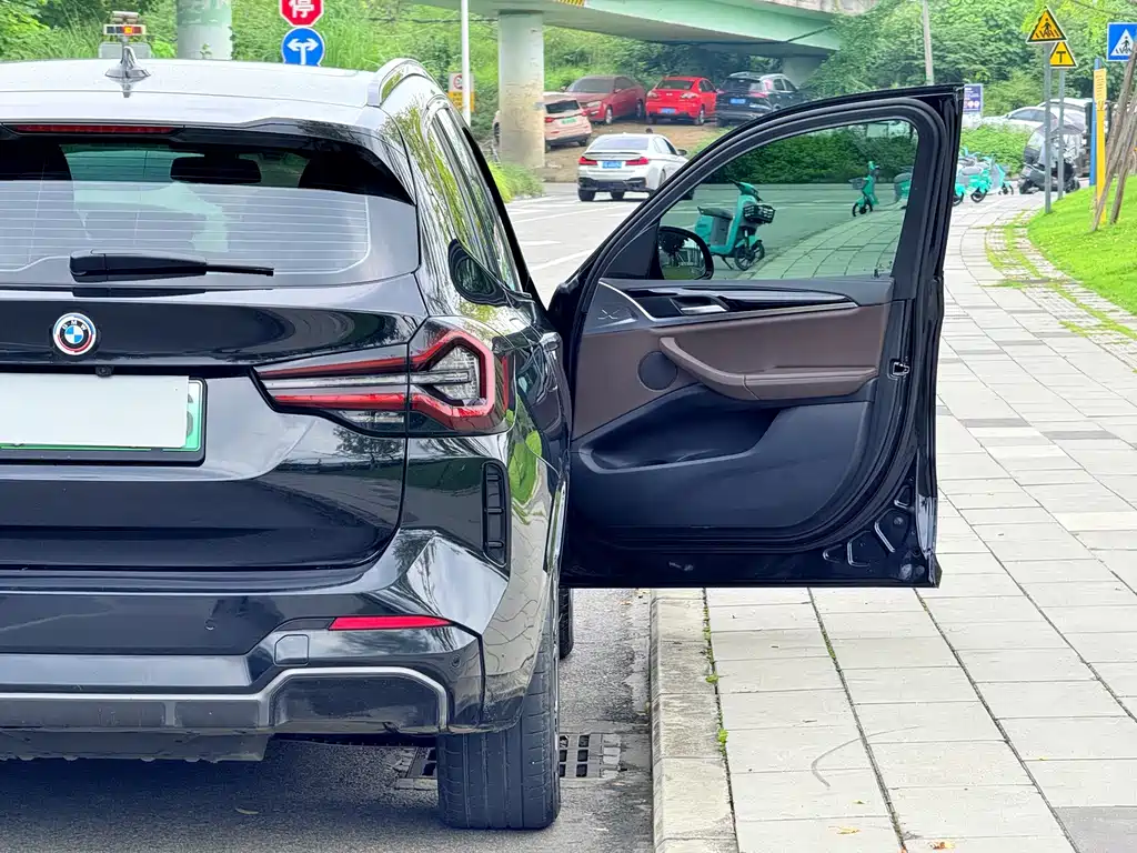 BMW iX3 — миниатюра 8