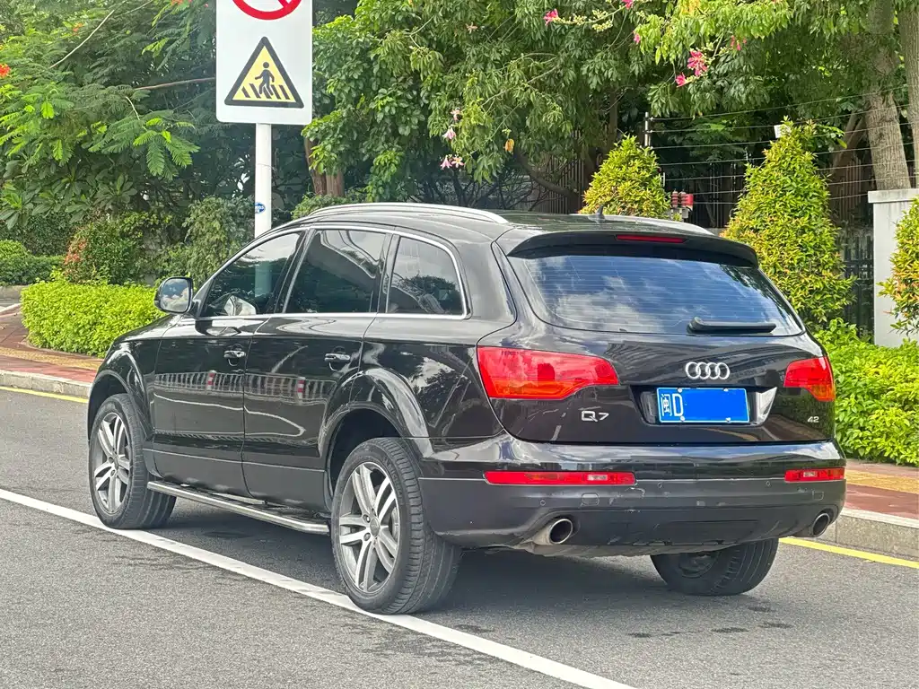 Audi Q7 — миниатюра 6