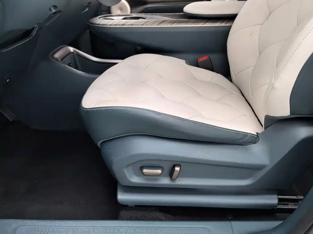 Baojun Yunduo — миниатюра 20