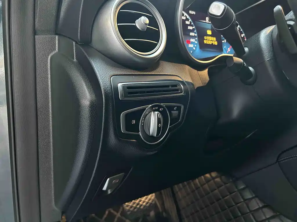 Mercedes-Benz GLC — миниатюра 10