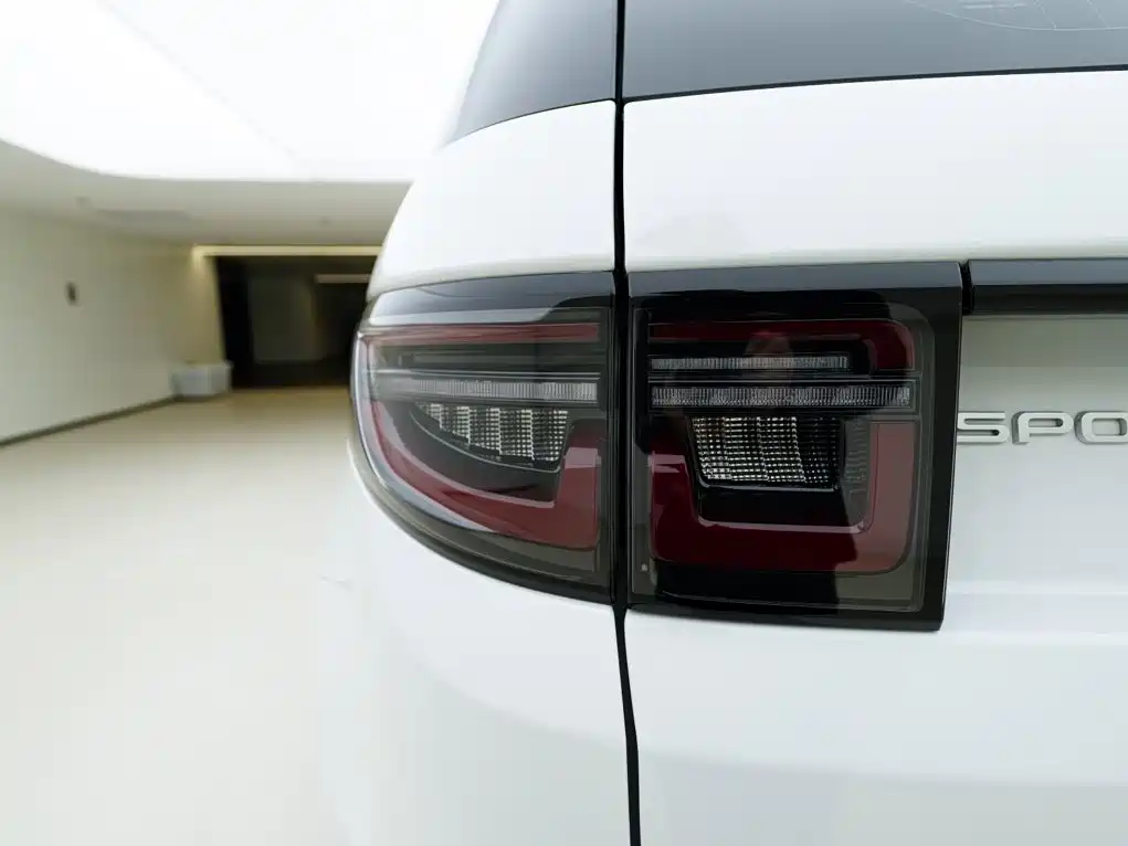 Land Rover Discovery Sport — миниатюра 10