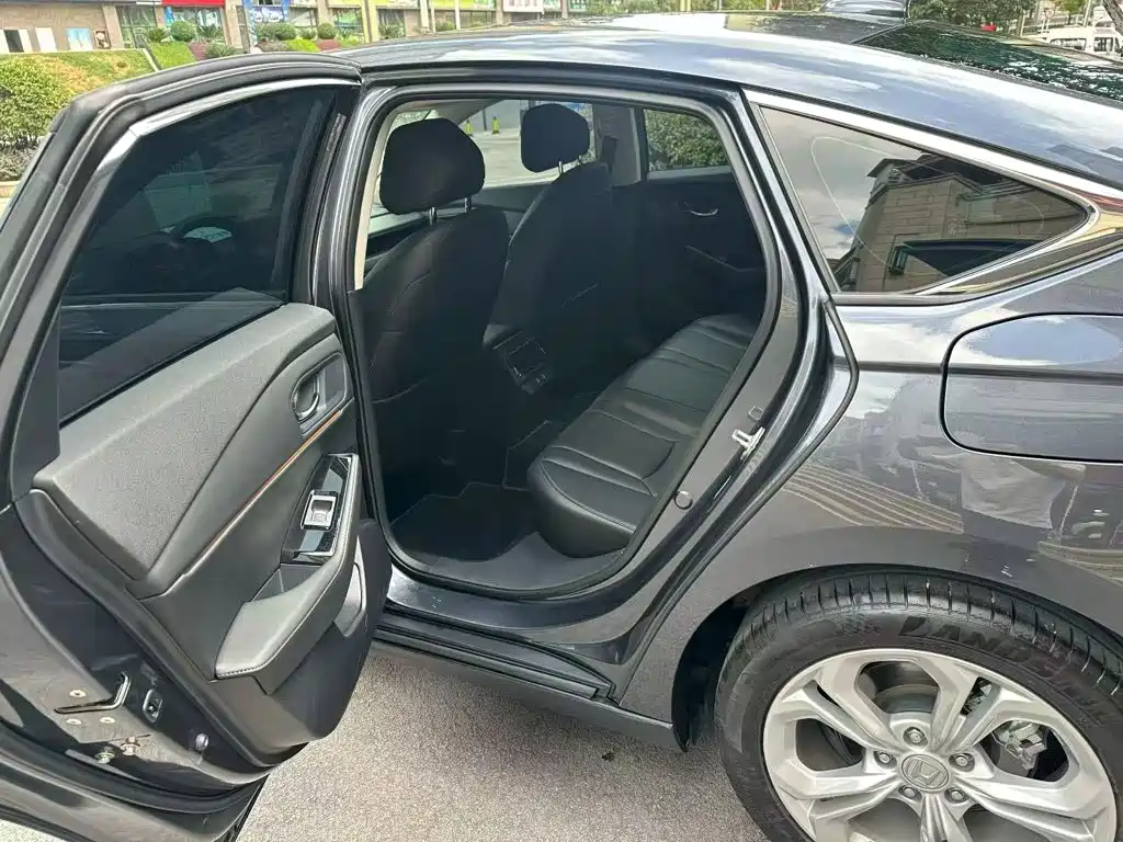Honda Accord — миниатюра 8