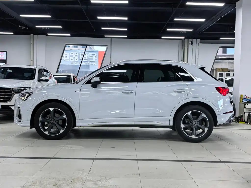 Audi Q3 2023 35 TFSI Fashion (1.4T)