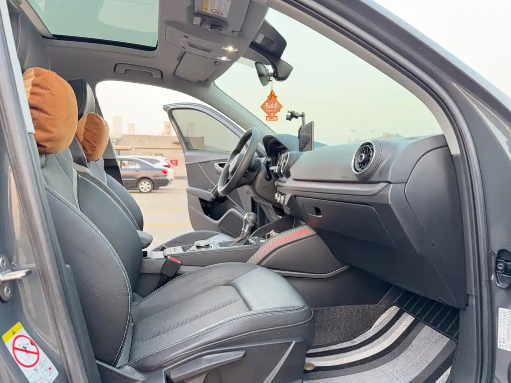 Audi Q2L e-tron — миниатюра 12
