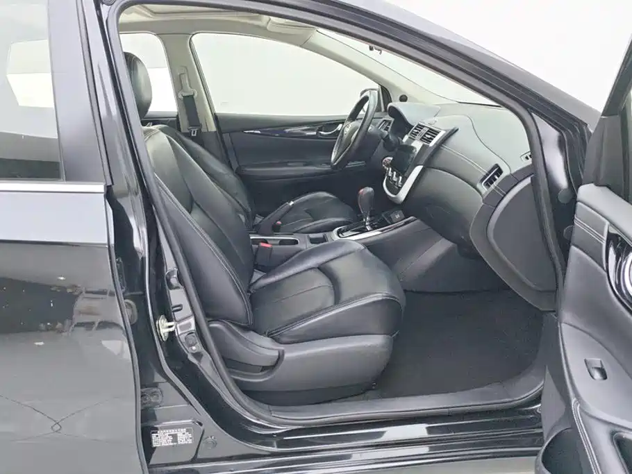 Nissan Tiida — миниатюра 8