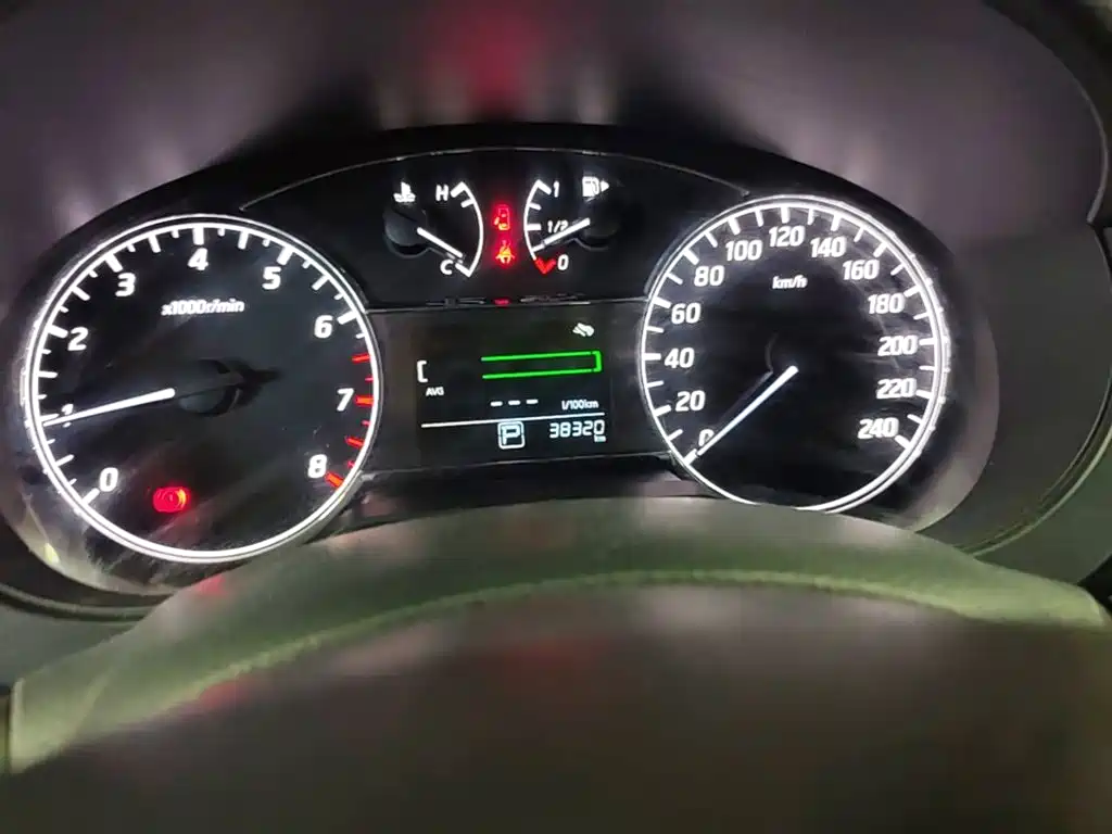 Nissan Tiida — миниатюра 12