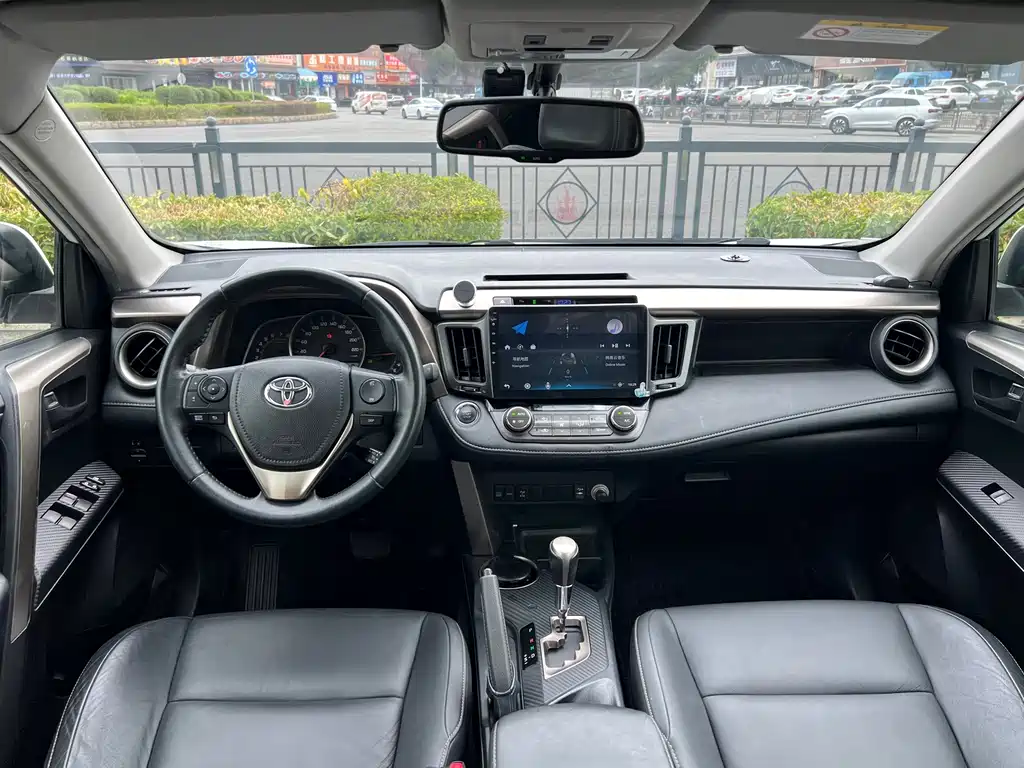Toyota RAV4 — миниатюра 9