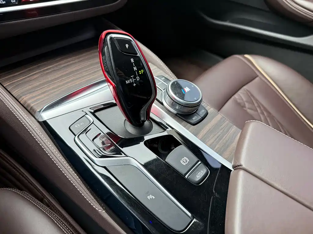 BMW 5 Series — миниатюра 4