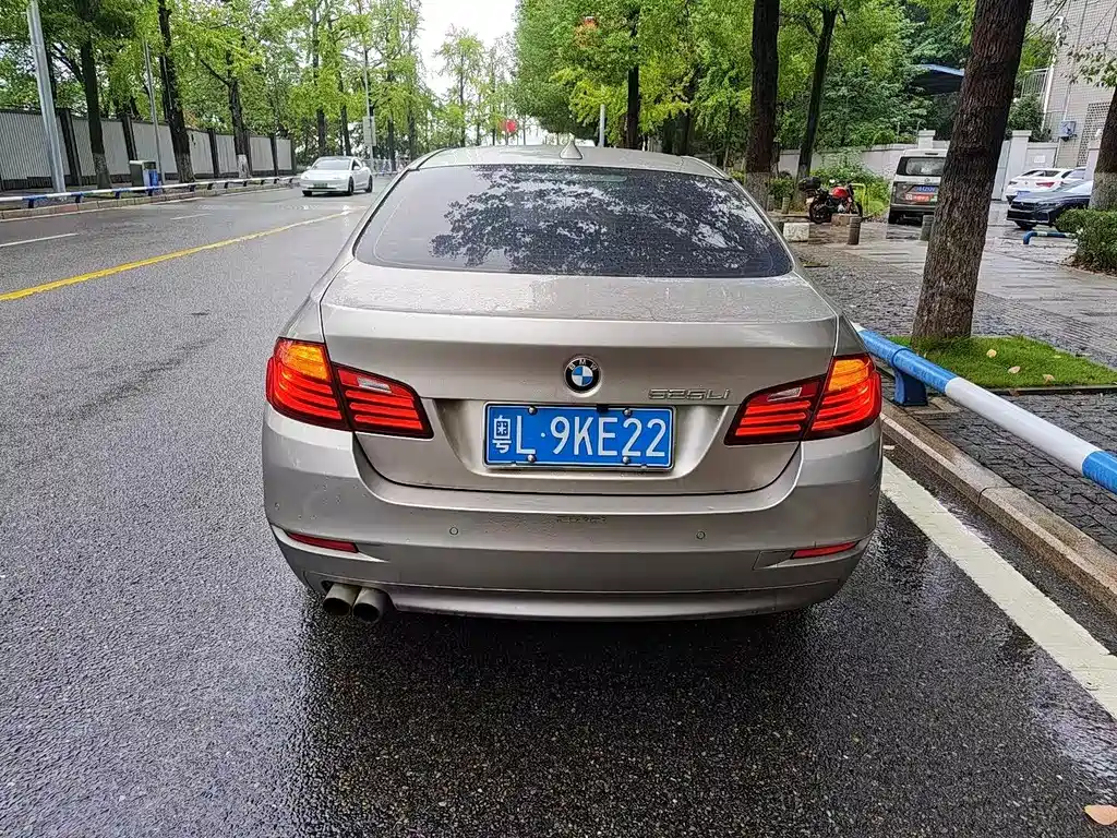 BMW 5 Series — миниатюра 8