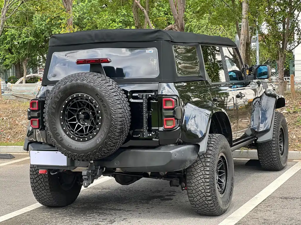 Ford Bronco — миниатюра 6