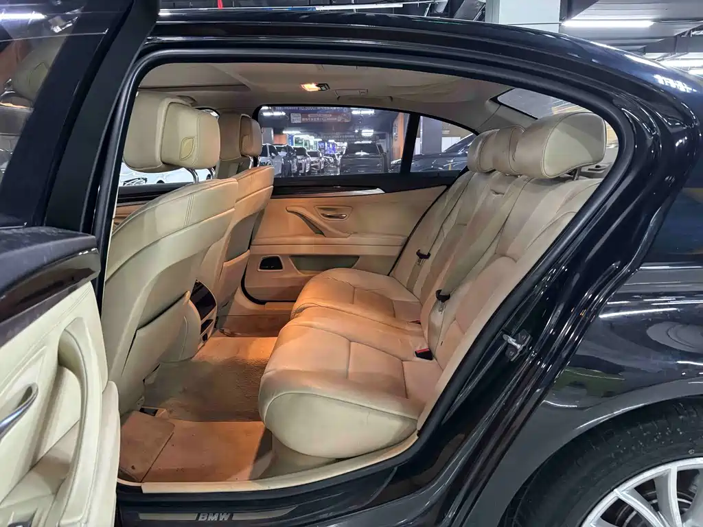 BMW 5 Series — миниатюра 5