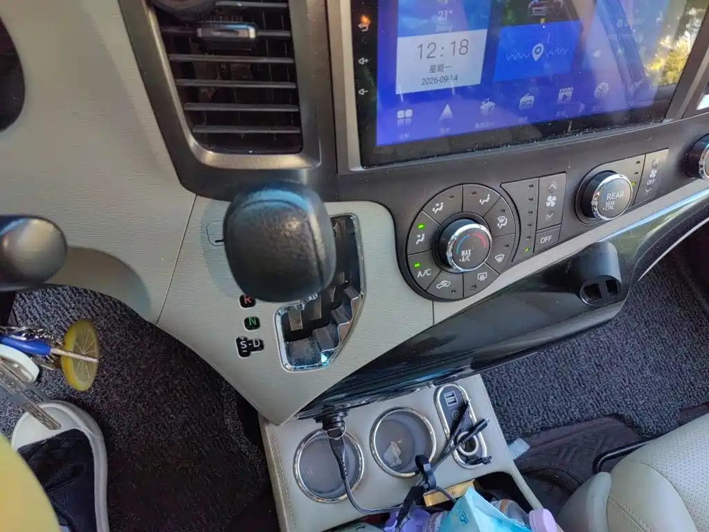 Toyota Sienna — миниатюра 10