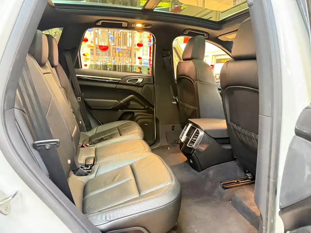 Porsche Cayenne — миниатюра 8