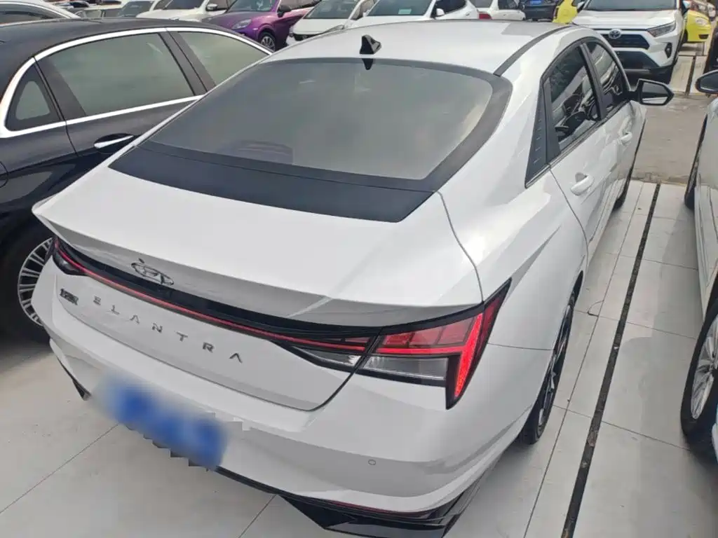 Hyundai Elantra — миниатюра 7