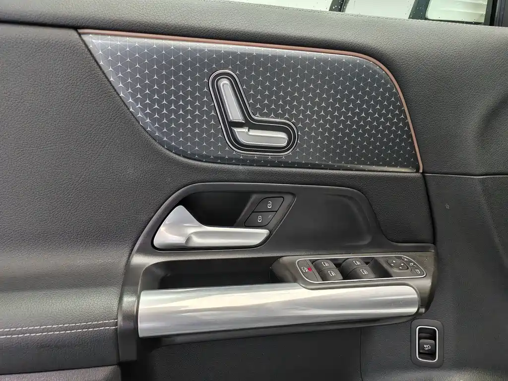 Mercedes-Benz GLA — миниатюра 18