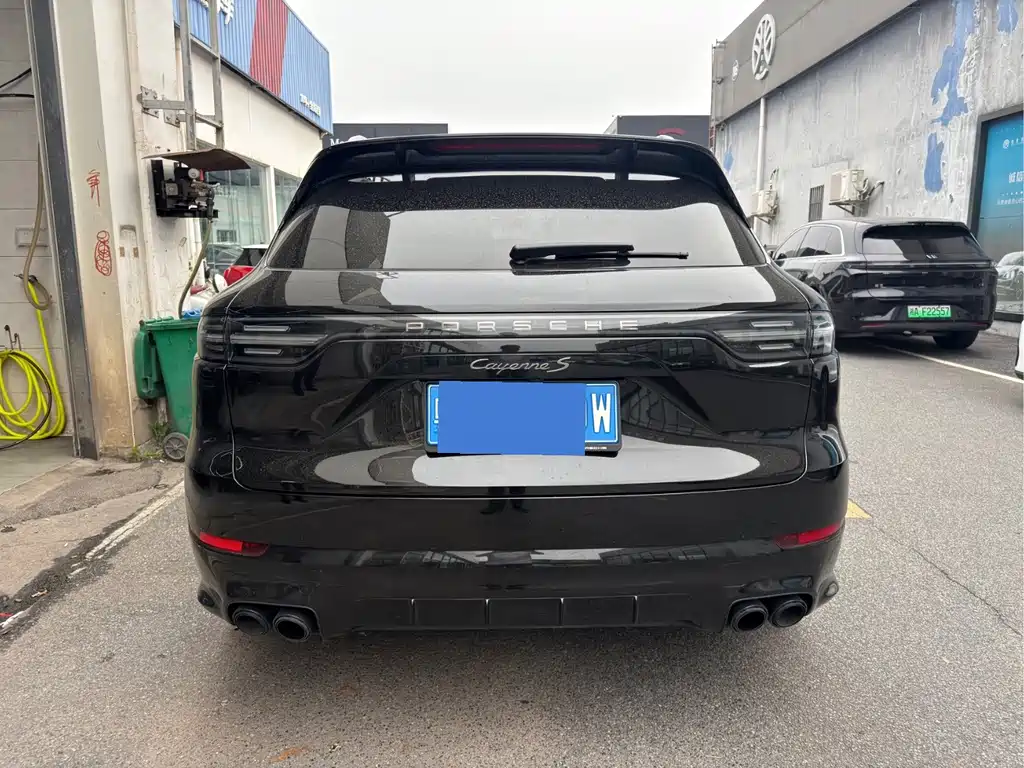 Porsche Cayenne — миниатюра 13