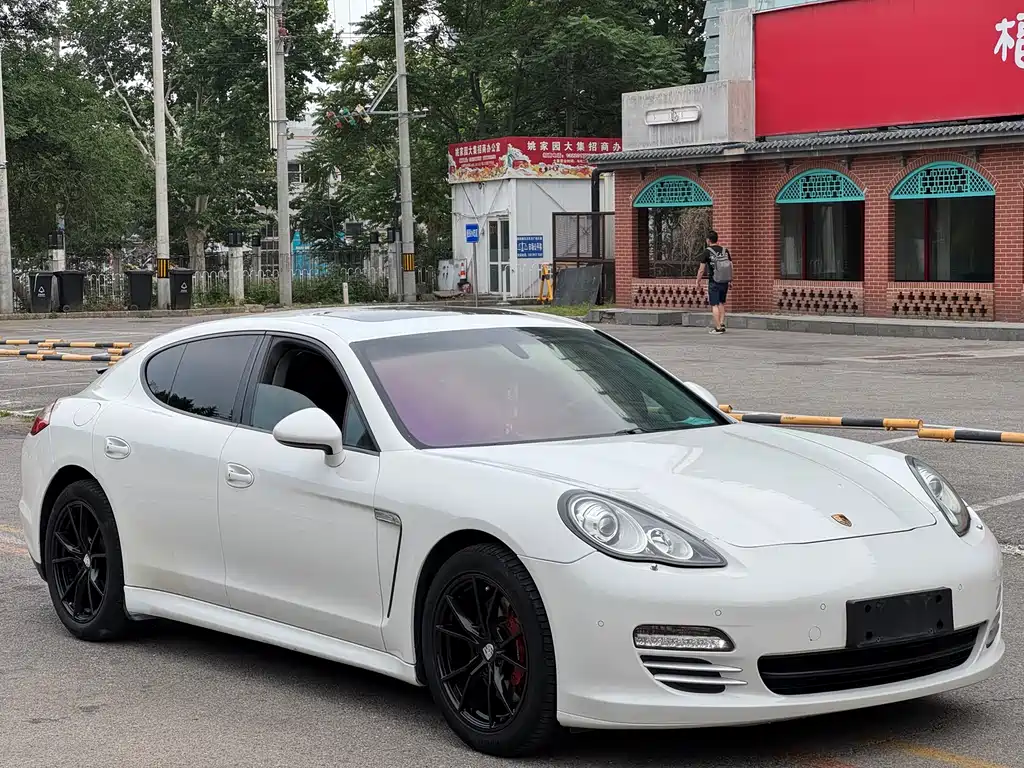 Porsche Panamera 2013 Panamera 4 Platinum Edition 3.6L