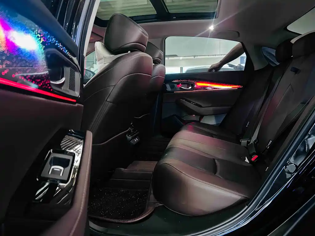 Honda Inspire PHEV — миниатюра 10