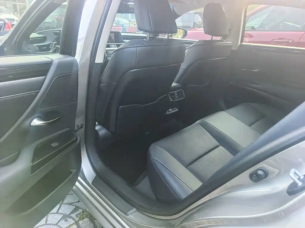 Lexus ES — миниатюра 7