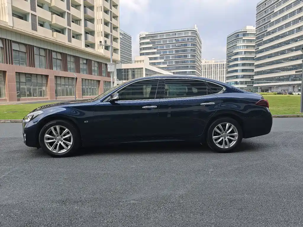 Infiniti Q70 — миниатюра 8