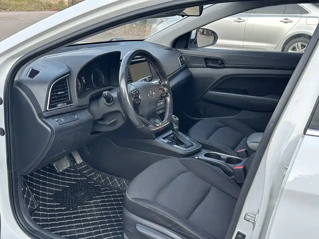 Hyundai Elantra — миниатюра 9