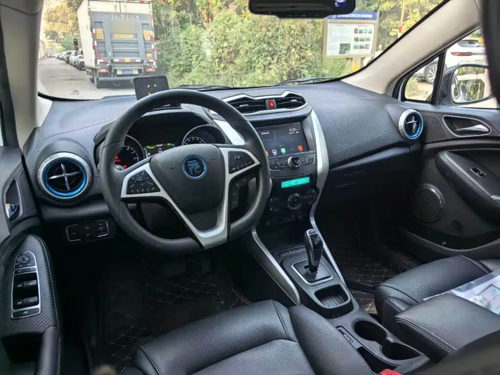 BYD Yuan EV — миниатюра 9