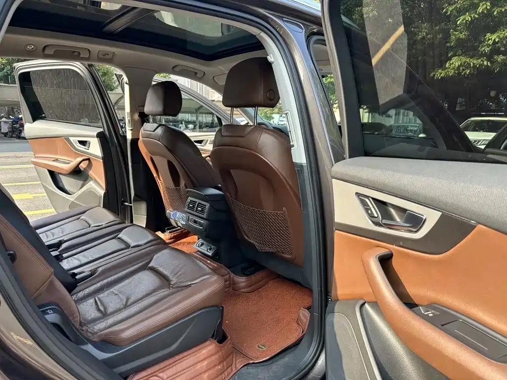 Audi Q7 — миниатюра 12