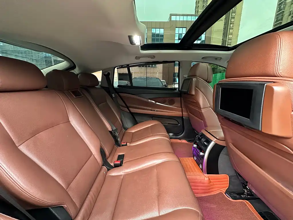 BMW 5 Series GT — миниатюра 7