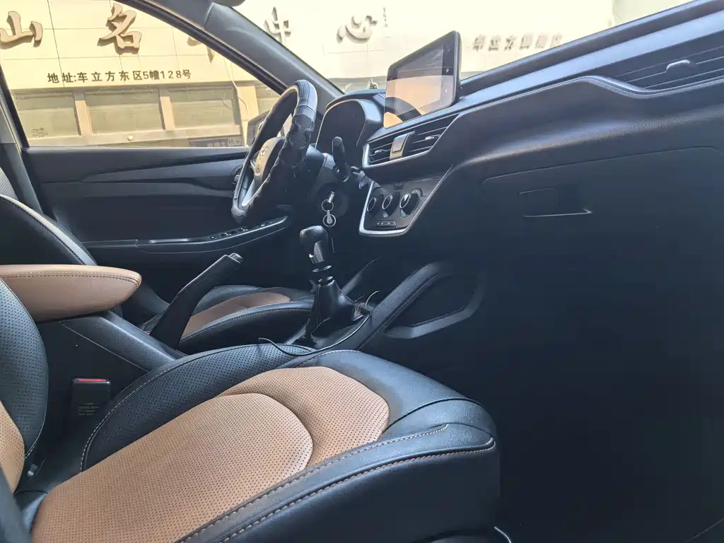 Wuling Hongguang S3 — миниатюра 11