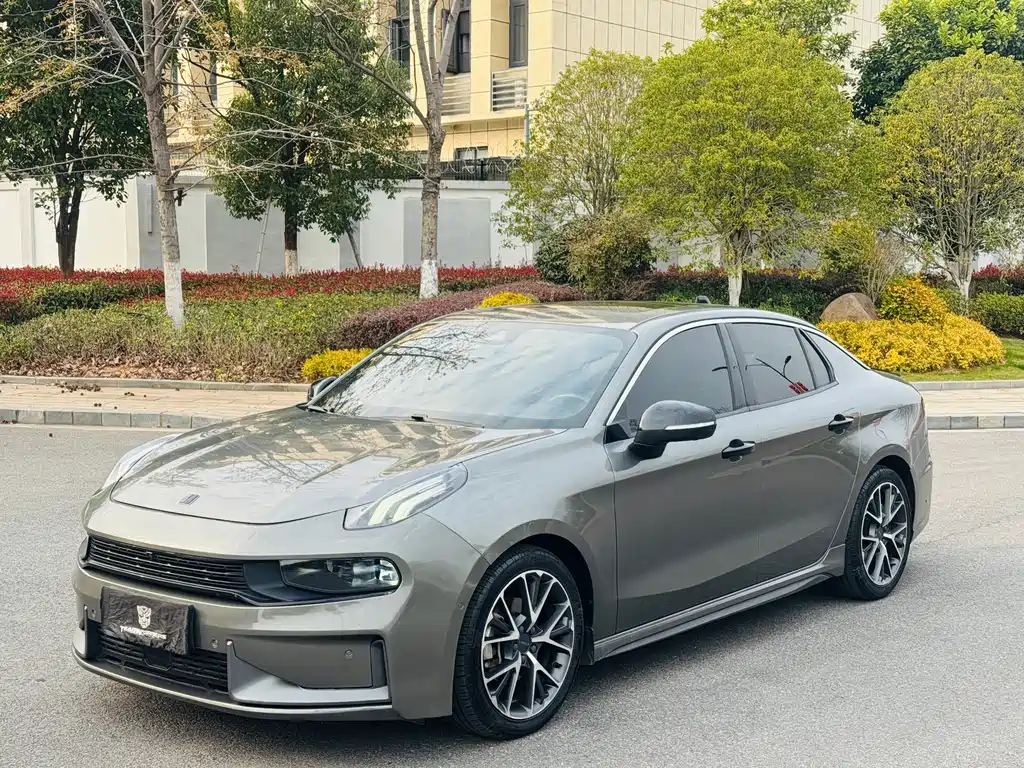 Lynk & Co 03 - фото 2