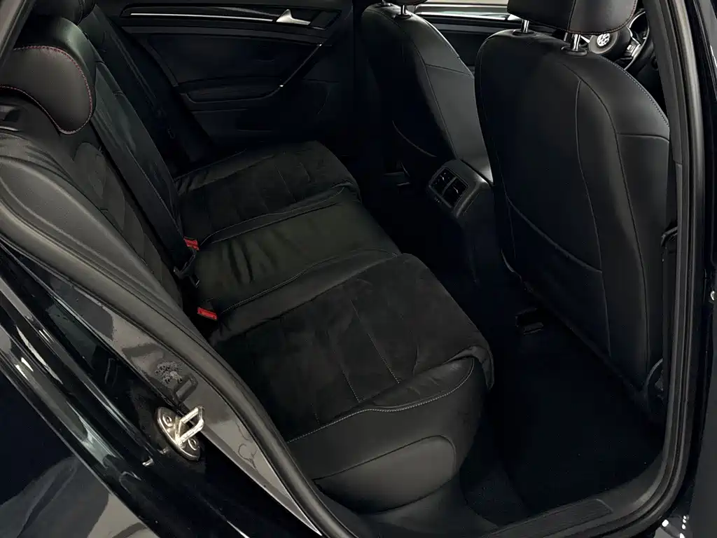 Volkswagen Golf GTI — миниатюра 11