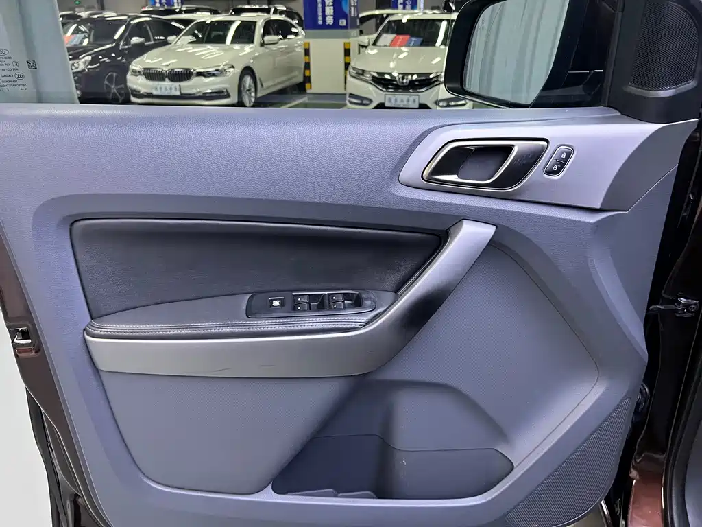 Ford Everest — миниатюра 10