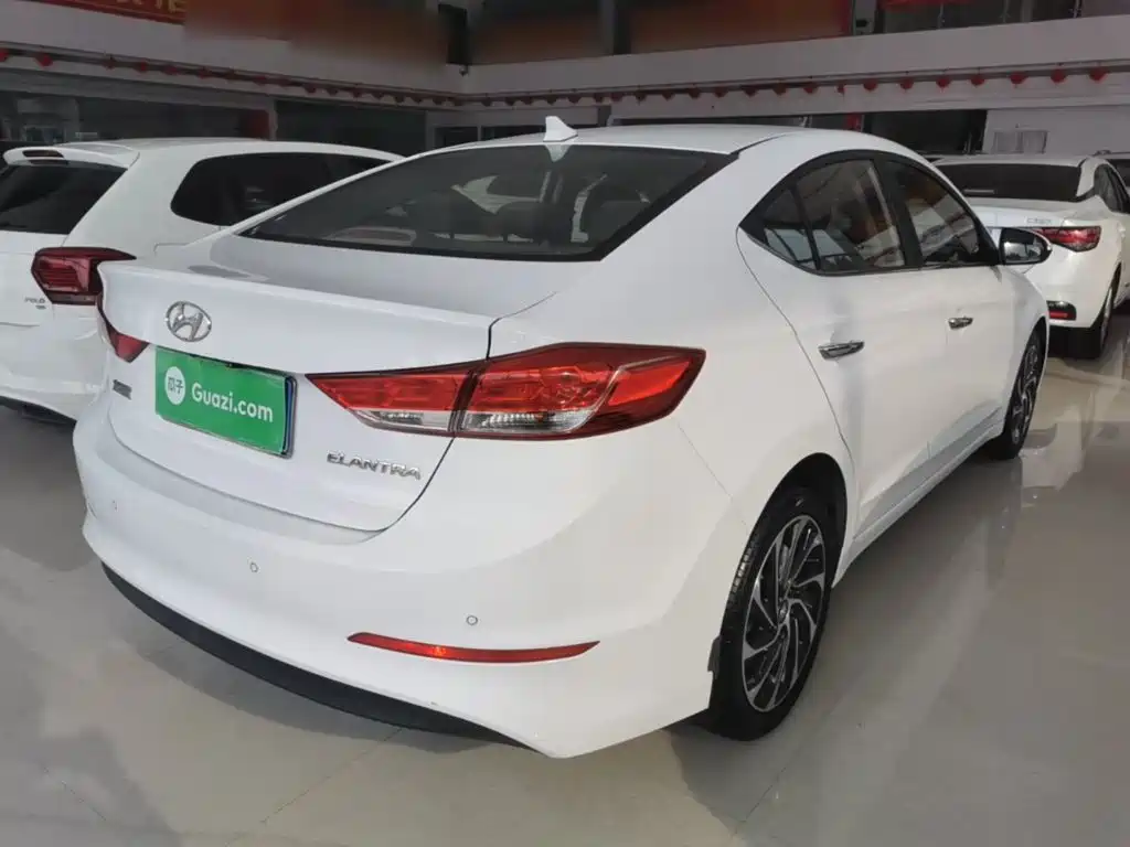 Hyundai Elantra — миниатюра 7