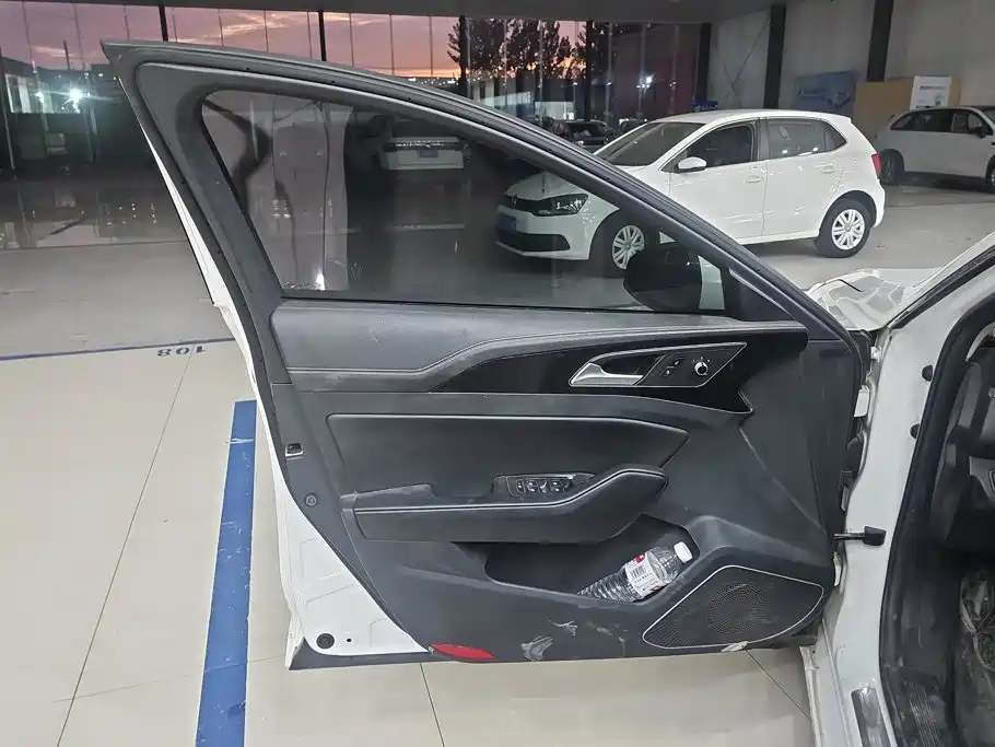 Hongqi Hongqi H5 — миниатюра 7